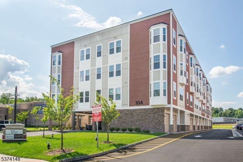Photo - 10 Kingsbridge Road Unit 207