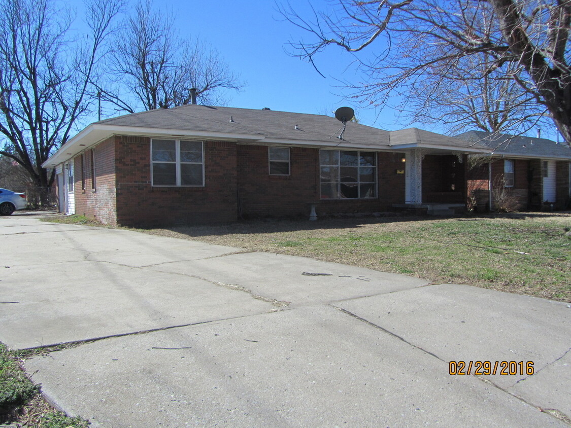 Foto principal - 4 bed - 2 bath home in SW OKC