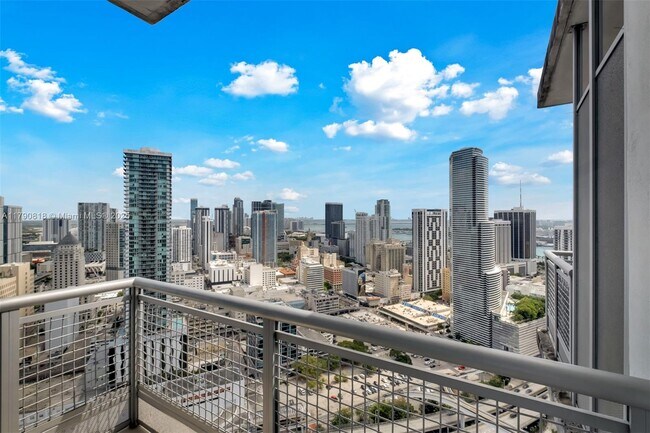 Foto del edificio - 350 S Miami Ave