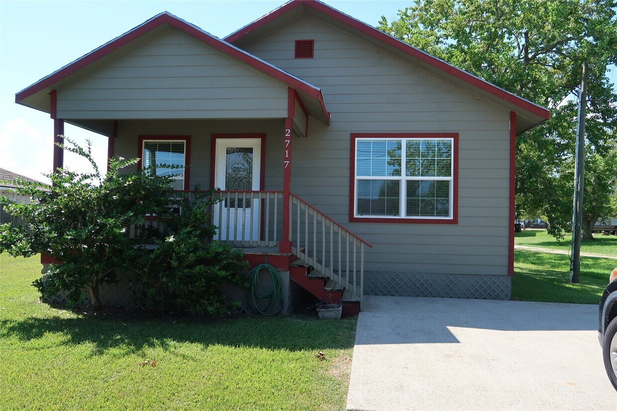 Primary Photo - 2717 Avenue D