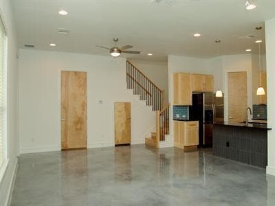 Building Photo - 4605 Avenue B Ave