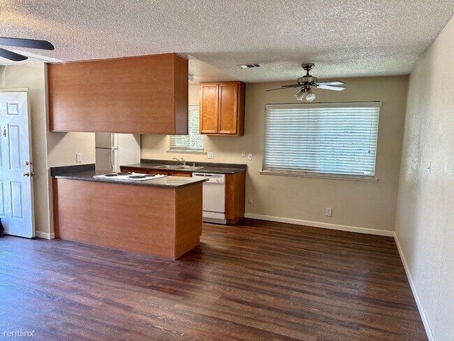 Building Photo - 2 br, 1 bath Condo - 431 W Alamos Ave
