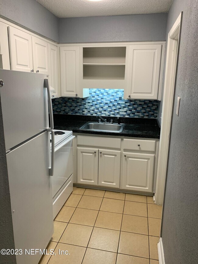 Building Photo - 8286 San Jose Manor Ct