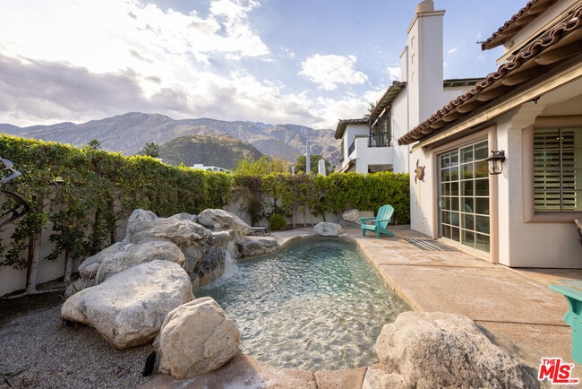 Building Photo - 546 N Indian Canyon Dr