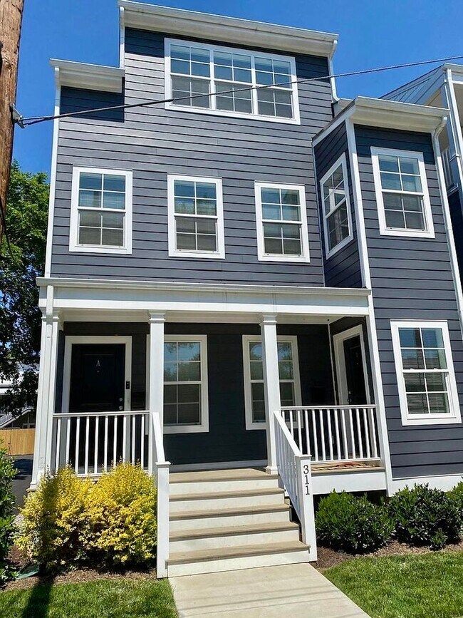 Building Photo - 311 W 13th St