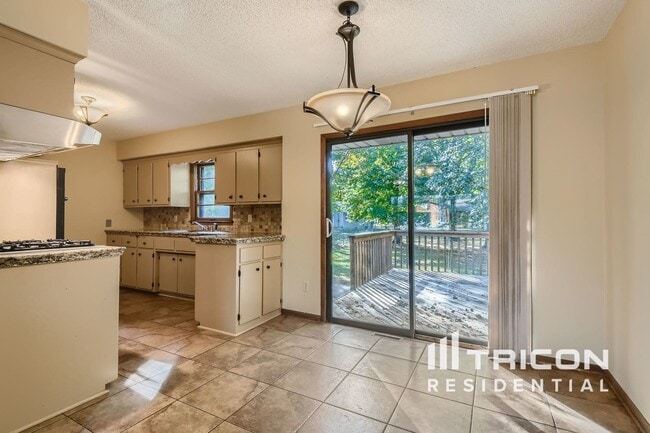 Building Photo - 600 Manor Dr NE