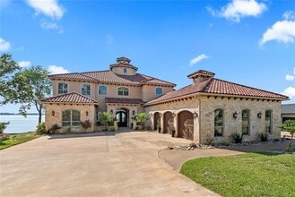 204 Pinnacle Club Pl