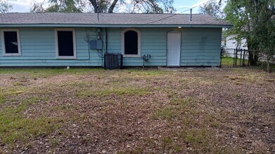 Building Photo - 5843 Beldart St