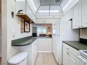 Building Photo - 300 Forest Lakes Blvd