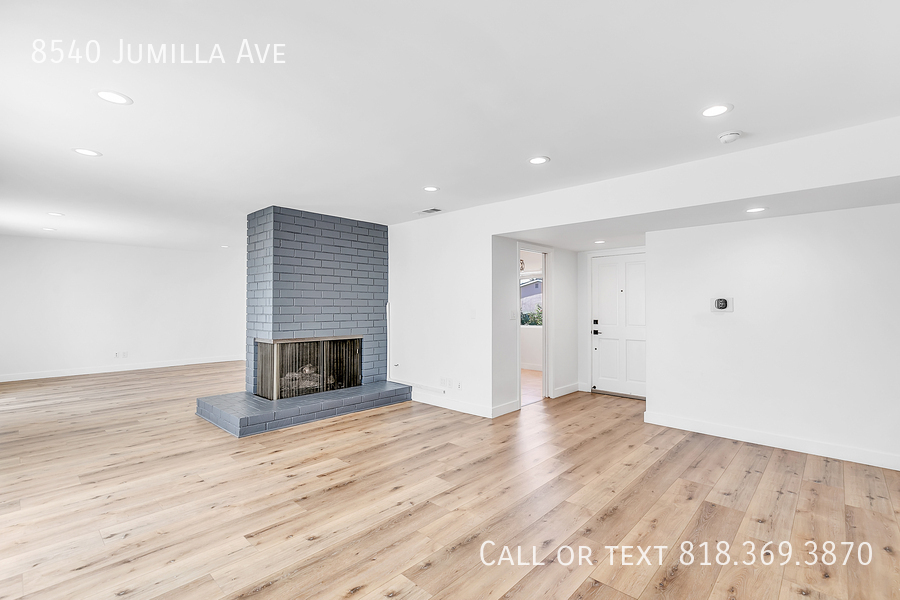 Primary Photo - STYLISH AND MODERN 3BR/2BA IN RESIDENTIAL ...