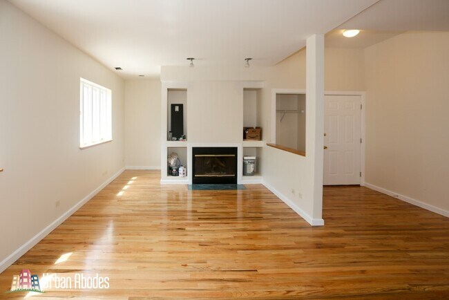 Foto del edificio - 3345 N Southport Ave