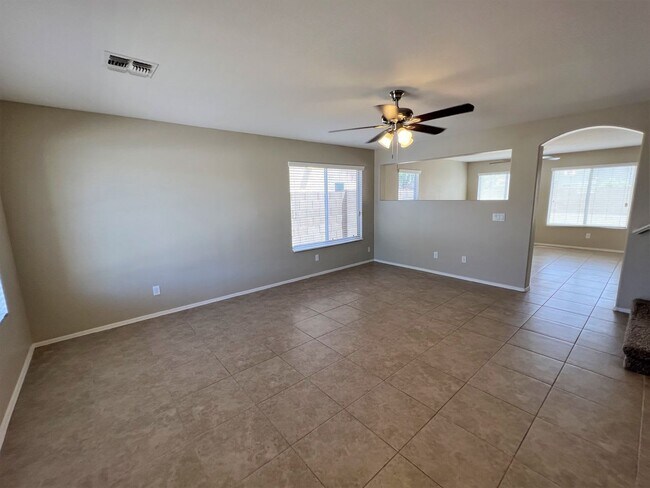 Foto del edificio - 15357 W Evans Dr