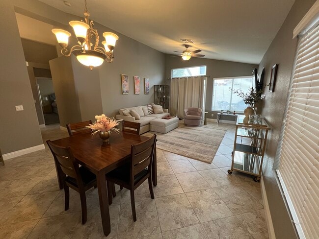 Foto del edificio - 8245 Ruby Mountain Way
