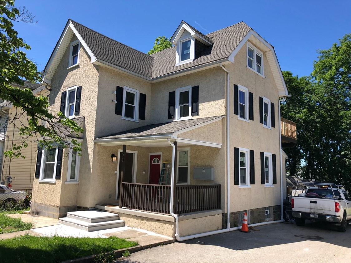 Primary Photo - 34 W Spring Ave