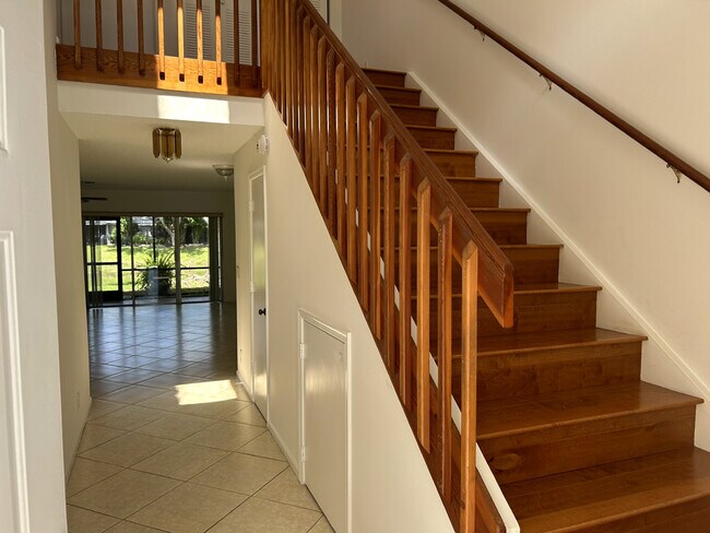Building Photo - 1967 Discovery Cir E