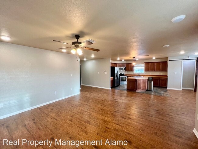 Building Photo - 3 br, 2 bath House - 691 Tamarack Drive
