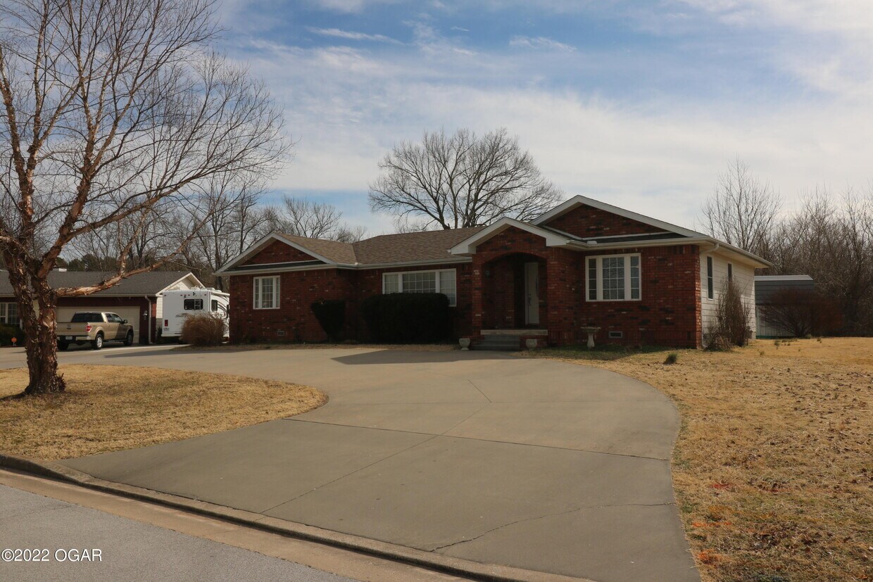 4212 University Circle, Joplin, MO 64801 Condo for Rent in Joplin, MO