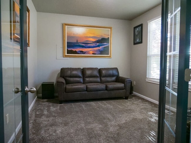 Building Photo - 151 Cub St W