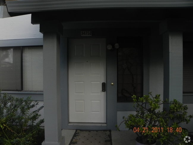 Main Enterance - 34752 Hemet Common