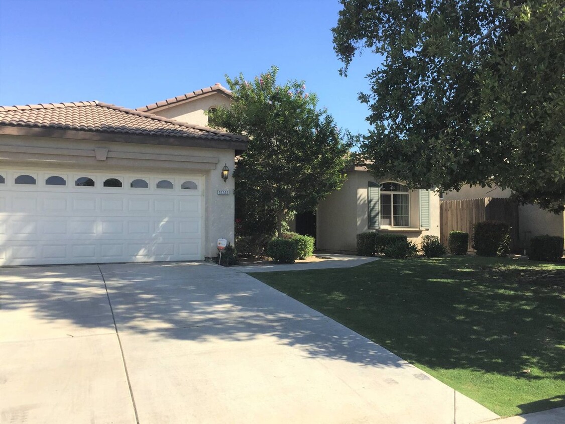 Foto principal - Beautiful 3+Office+2 Southwest Bakersfield...