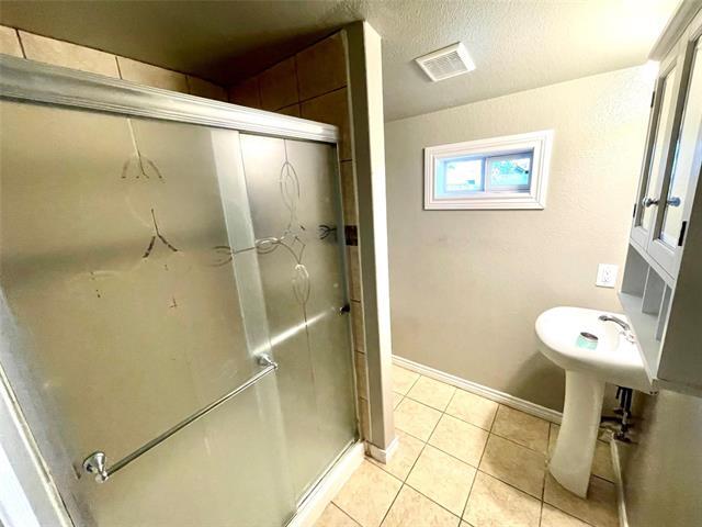 Foto del edificio - 1316 Caruth Dr