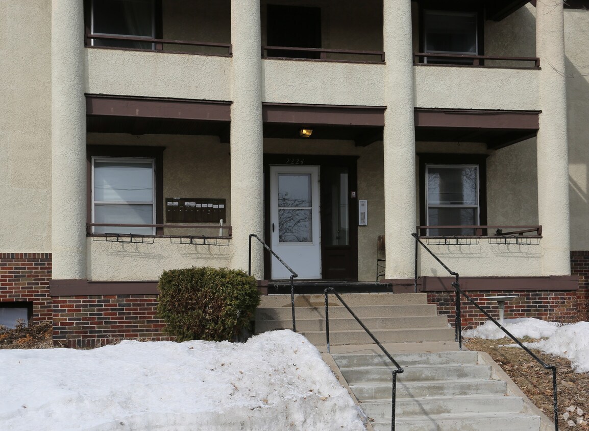 2224 Emerson Avenue South Apartments in Minneapolis, MN