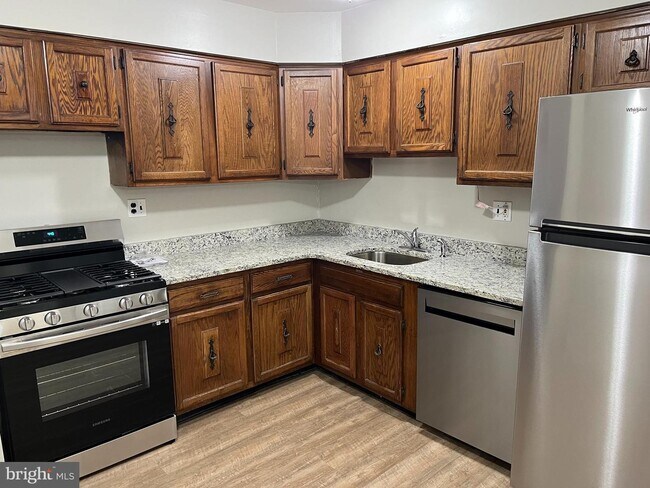 Building Photo - 3957 Rowena Dr