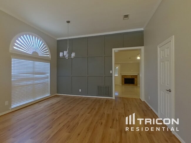 Building Photo - 2708 Hemingway Dr