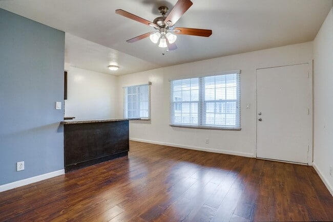 Interior Photo - 6627-6635 Crenshaw Blvd