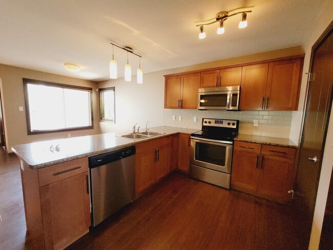 Building Photo - 515 Chappelle Dr SW