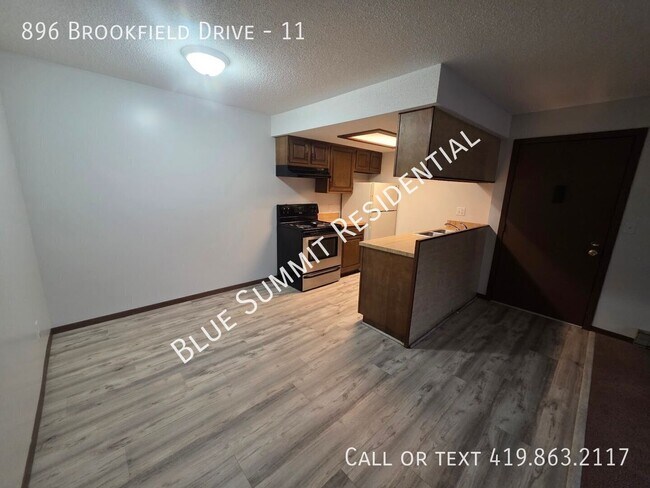 Building Photo - 896 Brookfield Dr