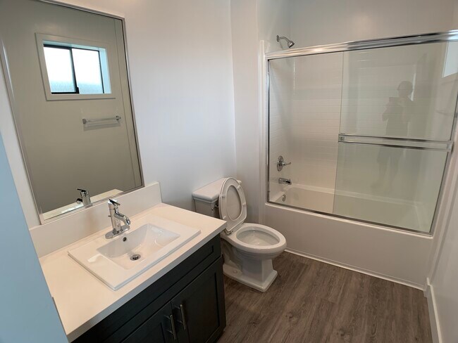 Foto del edificio - 14639-14645 Vanowen St