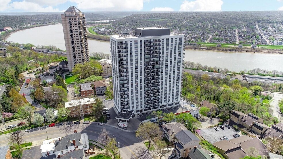 Foto principal - 2200 Victory Pkwy