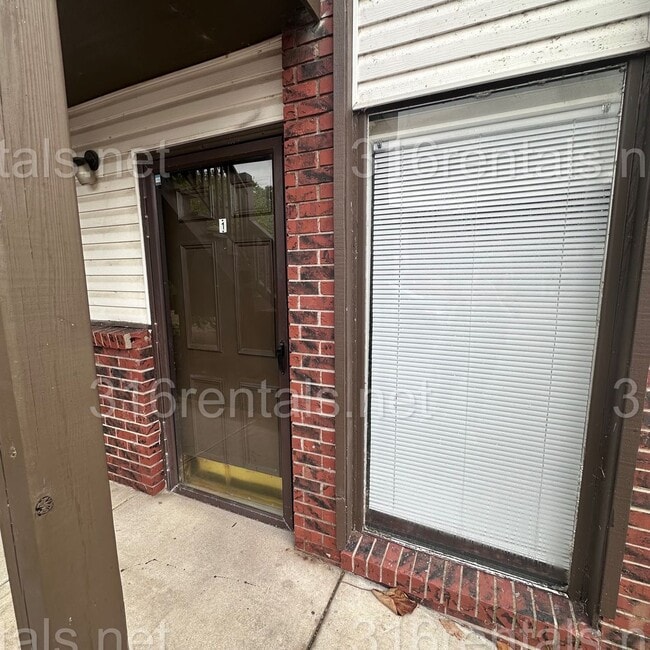 Building Photo - 359 E Marion Ct