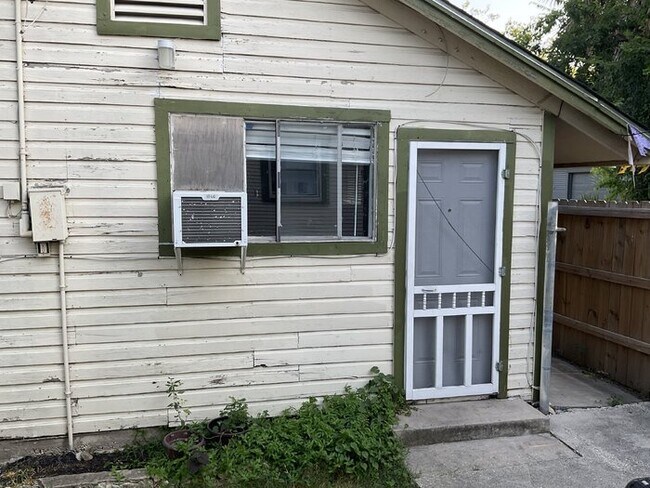 Building Photo - Two Homes, Price of one, Duplex - Main hom...