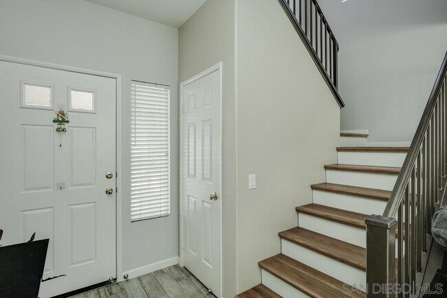 Building Photo - 2811 W Canyon Ave.