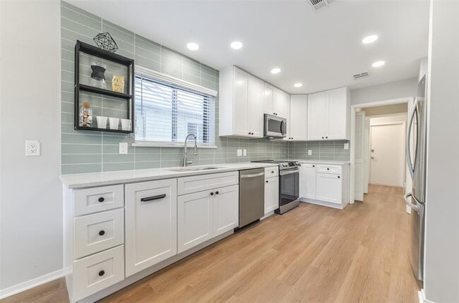 Building Photo - 22803 Merrymount Dr