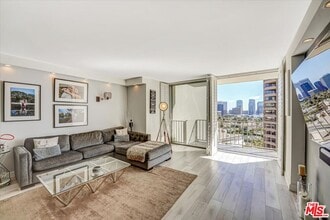 Building Photo - 10433 Wilshire Blvd