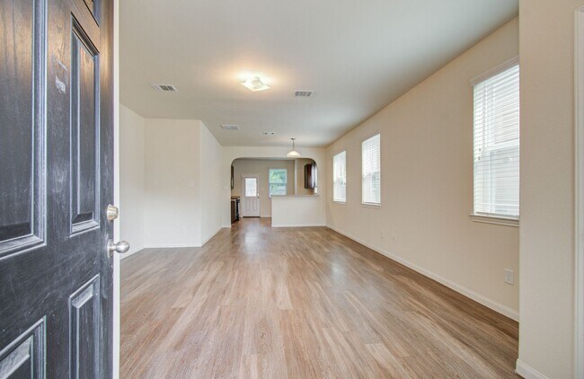 Building Photo - Open Layout & Large Backyard in Houston’s Evergreen Villas – 3 Beds, 2½ Baths