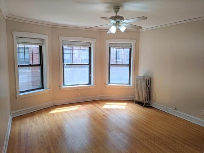 Building Photo - 2 bedroom in Evanston IL 60202