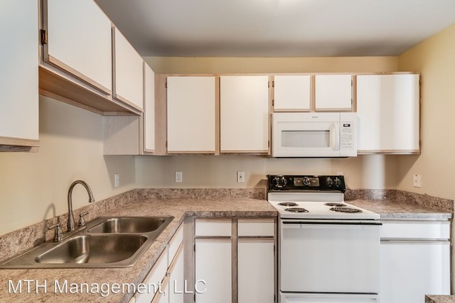 Building Photo - 2 br, 1 bath Apartment - 1060 Aaron Drive