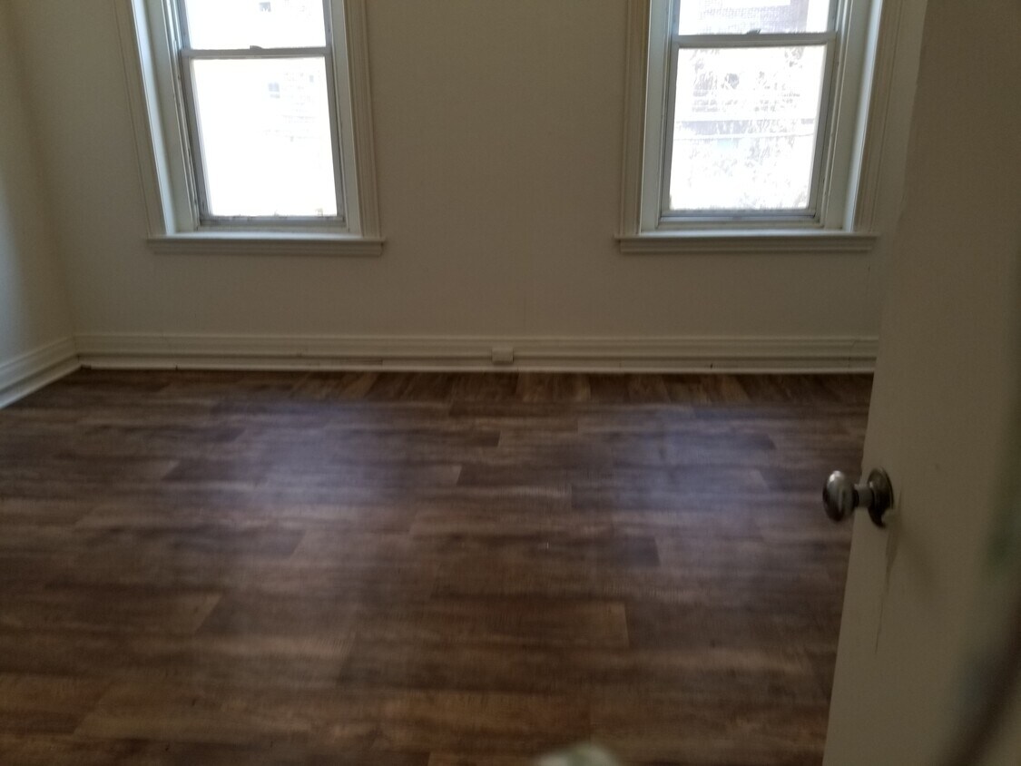 Building Photo - 214 S 43rd St