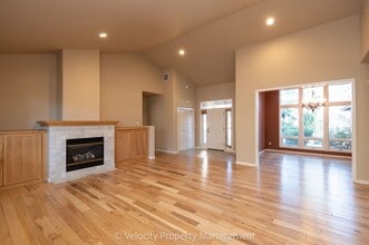 Building Photo - 2963 NW Fairway Heights Dr