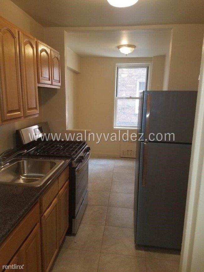 Building Photo - 1 br, 1 bath  - 2170 Dr Martin L King Jr Blvd