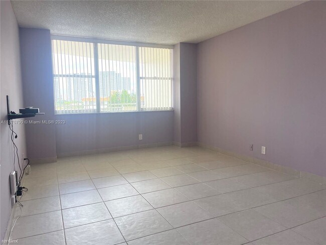 Foto del edificio - 2 br, 2 bath Condo - 3180 S Ocean Dr Apt 520
