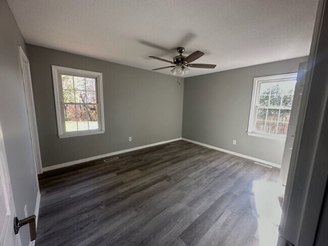 Building Photo - Beautiful and Newly Remodeled.
