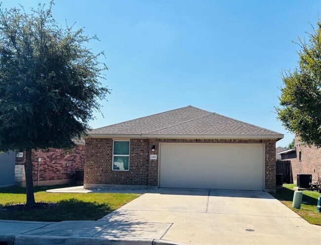 Building Photo - 1310 Walden Pond Dr