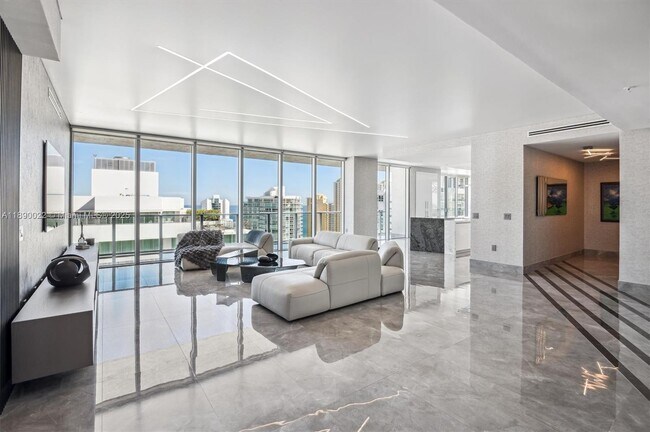 Foto del edificio - 330 Sunny Isles Blvd