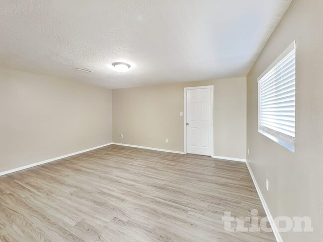 Building Photo - 1204 Betts St NE