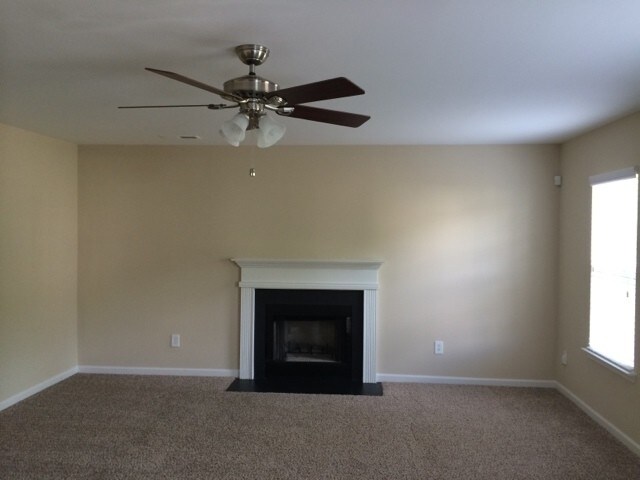 Foto del edificio - 4134 Robinwood Dr